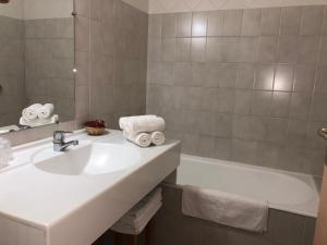 Hotels Hotel Restaurant La Pendine : Chambre Familiale (4 Adultes) 