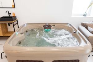 Appartements Loft Love room Jacuzzi Privatif Marseille : photos des chambres