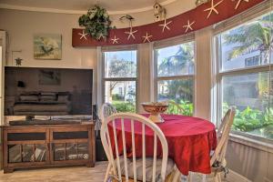 Sunny Hollywood Hideaway - 200 Feet to Beach!