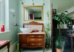 Luxury Suite in Cardiff City Centre + Secure Parking