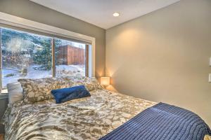 Ski-InOut Snowmass Condo w Community Hot Tub!