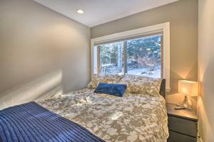 Ski-InOut Snowmass Condo w Community Hot Tub!
