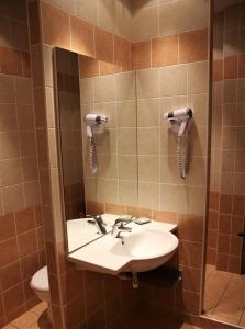 B&B / Chambres d'hotes Chambres d'hotes Les Peschiers : Chambre Double Deluxe (2 Adultes + 1 Enfant)