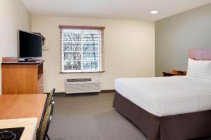 Standard Double Room - Smoking room in WoodSpring Suites Virginia Beach