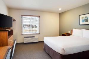 Standard Double Room - Smoking room in WoodSpring Suites Chesapeake-Norfolk Greenbrier