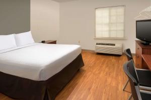 Standard Double Room - Smoking room in WoodSpring Suites Killeen