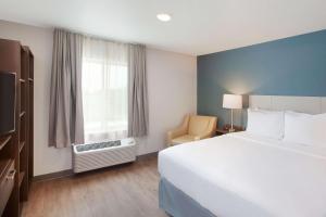 Queen Room - Accessible/Non-Smoking room in WoodSpring Suites Houston 288 South Medical Center