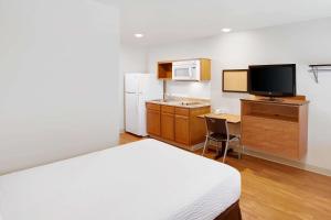 Standard Double Room - Non-Smoking room in WoodSpring Suites College Station