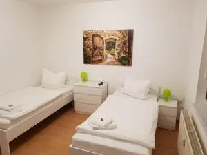 SchlafSchön Apartments+Monteurzimmer - 茨文考