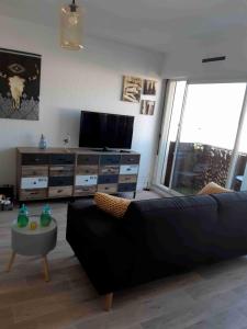 Grand Appartement Luxe avec SAUNA et BAIN LED 50m de l océan avec belle terrasse pour manger CHIEN ADMIS 2 chambres pour 4 pers avec GRANDE BAIGNOIRE BALNEO SPA