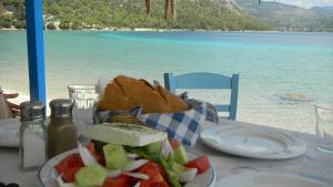 NEW GUESTHOUSE CLOSE TO CENTRE, SEA AND BUSES Korinthia Greece