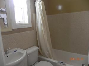 Cardinal Court Motel