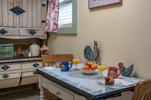 Clementines Guest House & Vacation Rentals