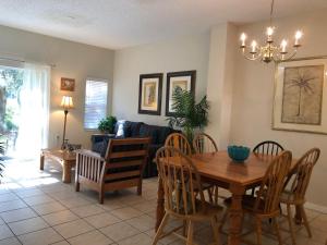 Gated Emerald island resort townhome, Overlook Pool, 3 miles to Disney, rent by owner