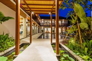 THE BOTANICAL 6 BED LUXURY 900 meter from beach