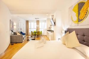 MyFlats Luxury Downtown