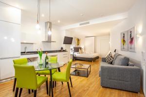 MyFlats Luxury Downtown