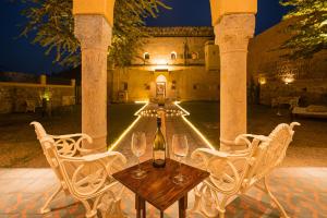 Khohar Haveli with Complimentary Breakfast and outdoor pool