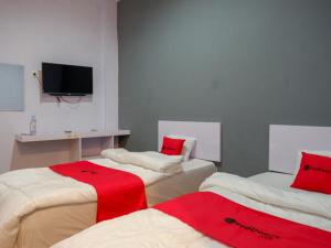 RedDoorz near Pasar Batang