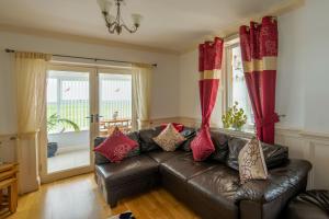 Cottage - Sleeps 5 - Hot Tub - Garden - Parking