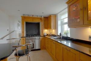 Cottage - Sleeps 5 - Hot Tub - Garden - Parking