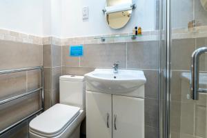 Cottage - Sleeps 5 - Hot Tub - Garden - Parking