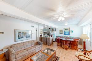 one bedroom house room in Da Big Kahuna