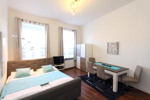 Checkvienna Apartment Robauer Lande hotel,
Vienna, Austria.
The photo picture quality can be
variable. We apologize if the
quality is of an unacceptable
level.