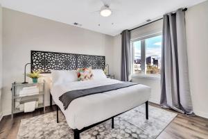 Apartment room in New Listing Grad Pointe Rooftop Patio Rec Room Gym Coffee