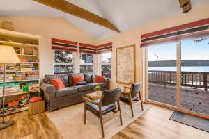 Marrowstone Island Beach Cabin