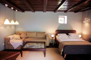 Za Różowymi Drzwiami