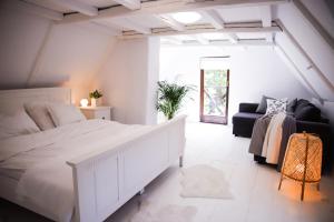 Za Różowymi Drzwiami