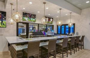 Six-Bedroom House room in Stunning 6 Bedroom Single Family Home w/ Pool 2109