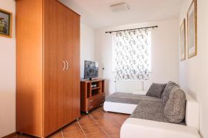 Two-Bedroom Apartment with Terrace and Sea View room in Apartments by the sea Petrcane Zadar - 3274