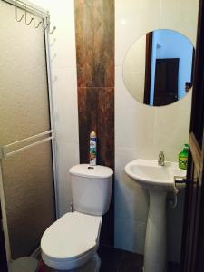 Casa Helga a dos cuadras de la Basílica, casa entera con jardín amplio, 6 habitaciones, 5 baños, cocina, comedor y sala de TV