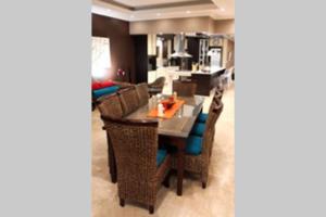 4 Bedroom Luxury Home with View of the Ocean and Table Mountain