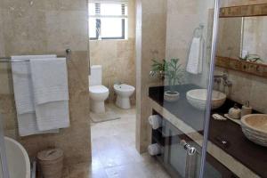 4 Bedroom Luxury Home with View of the Ocean and Table Mountain