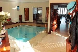 4 Bedroom Luxury Home with View of the Ocean and Table Mountain