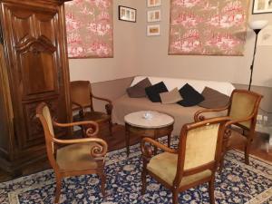 Maisons d'hotes Manoir de Rouesse : Chambre Triple avec Salle de Bains Privative