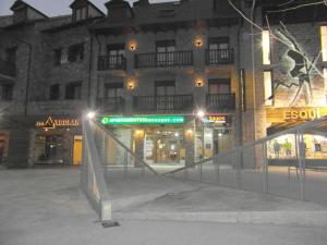 Apartamentos Los Lagos - 3hvězdičkové hotely ve městě Benasque