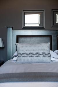 #1701 Cartwright - Dark Glamour