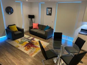 HIGH VIEW TWO BEDROOM APARTMENT IN WOOLWICH