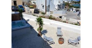 Pier's House Jacuzzi Milos Greece