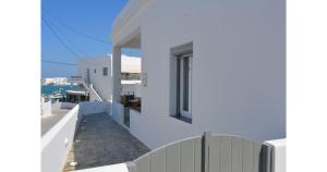 Pier's House Jacuzzi Milos Greece