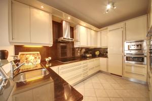 Spacious house with private pool in Albufeira