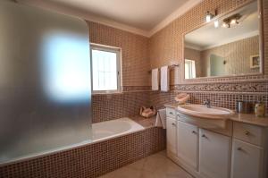 Spacious house with private pool in Albufeira