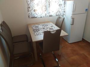 One bedroom apartement with balcony and wifi at Vir