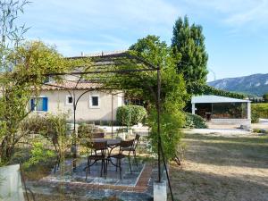 Maisons de vacances Maison de 2 chambres avec piscine partagee jardin amenage et wifi a Oppede : photos des chambres