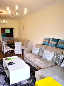 Spacious apartment in Albufeira with pool and terrace