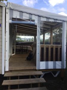 Maisons de vacances Bungalow confort Gastes + Piscine : photos des chambres